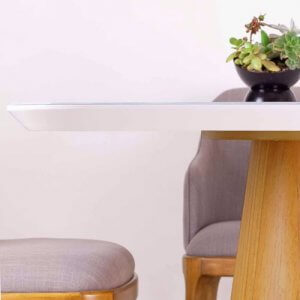 mesa de comedor de tapa blanca con base lustre natural