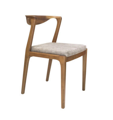 silla tapizada en madera