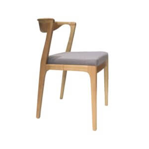 Silla en madera de Guindo con asiento tapizado