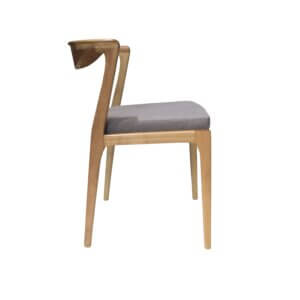 Silla en madera de Guindo con asiento tapizado