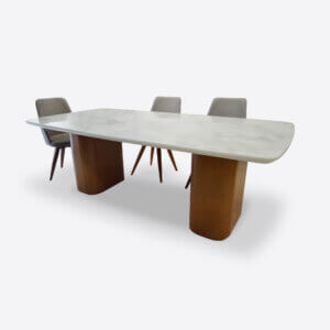 Mesa comedor con tapa en vidrio simil mármol Carrara y base en Guindo