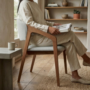 Silla de diseño en madera y tapizado Buclé