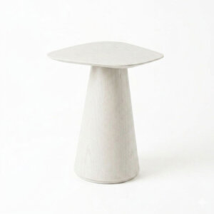 Mesa lateral de diseño orgánico toda en Roble Americano con base cónica. Acabado en laca metalizada color blanco perlado.