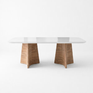 Mesa comedor de diseño en madera laqueada y vidrio blanco. Base en madera de Roble Americano.